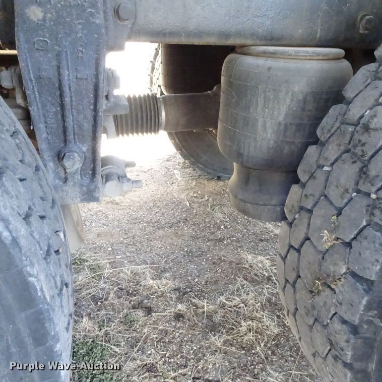 image for item GC9164 2007 Peterbilt 378 fuel truck