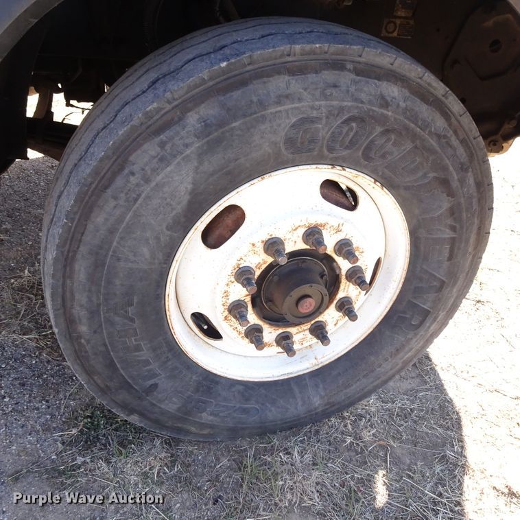 image for item GC9164 2007 Peterbilt 378 fuel truck