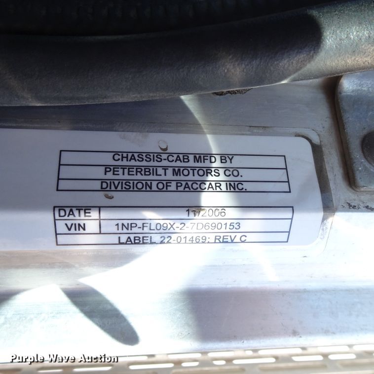 image for item GC9164 2007 Peterbilt 378 fuel truck