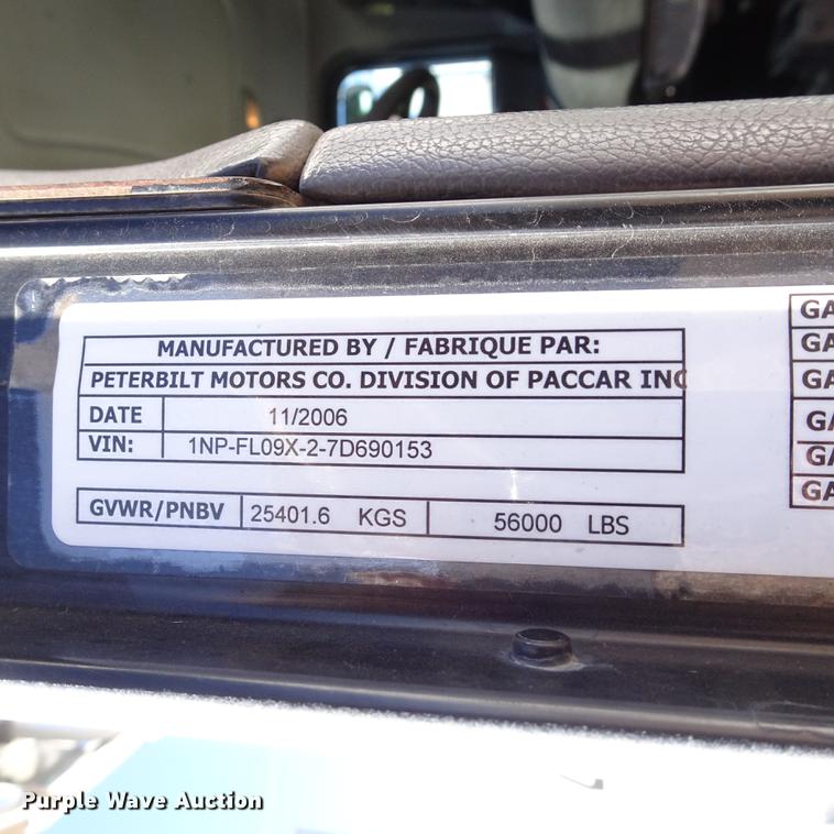 image for item GC9164 2007 Peterbilt 378 fuel truck