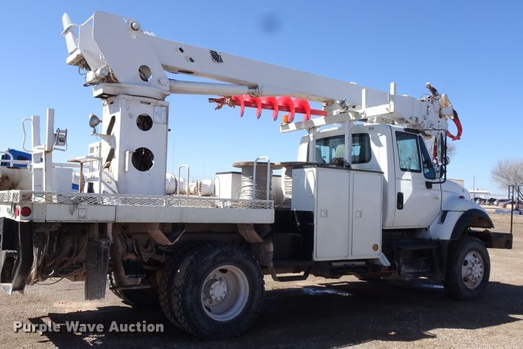 image for item GC9178 2006 International 7300 digger derrick truck
