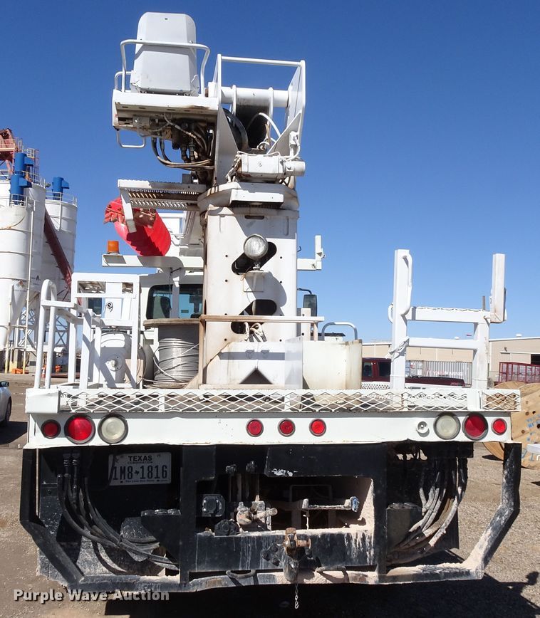 image for item GC9178 2006 International 7300 digger derrick truck