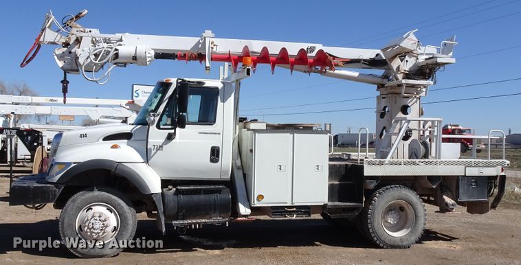 image for item GC9178 2006 International 7300 digger derrick truck