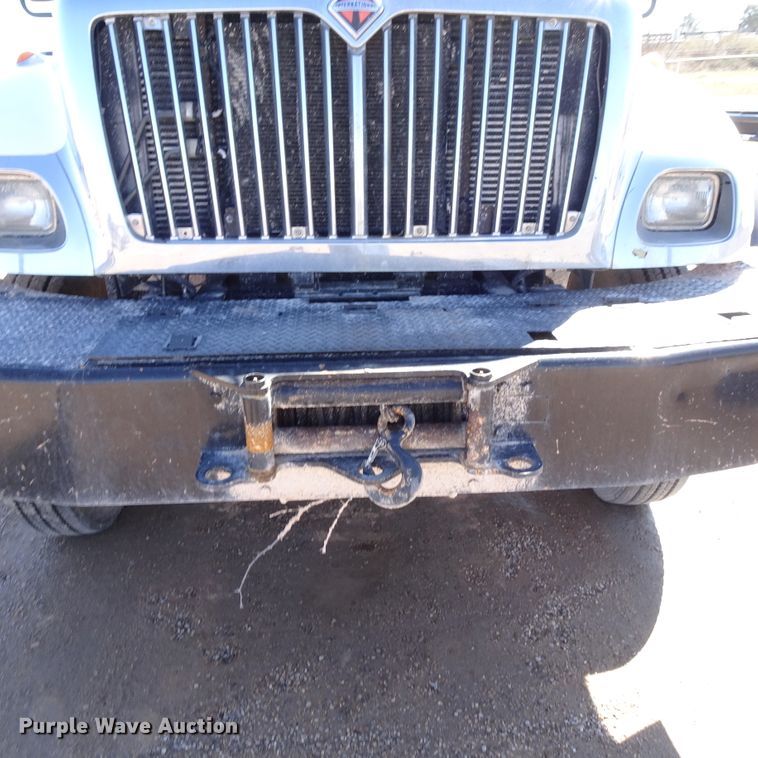 image for item GC9178 2006 International 7300 digger derrick truck