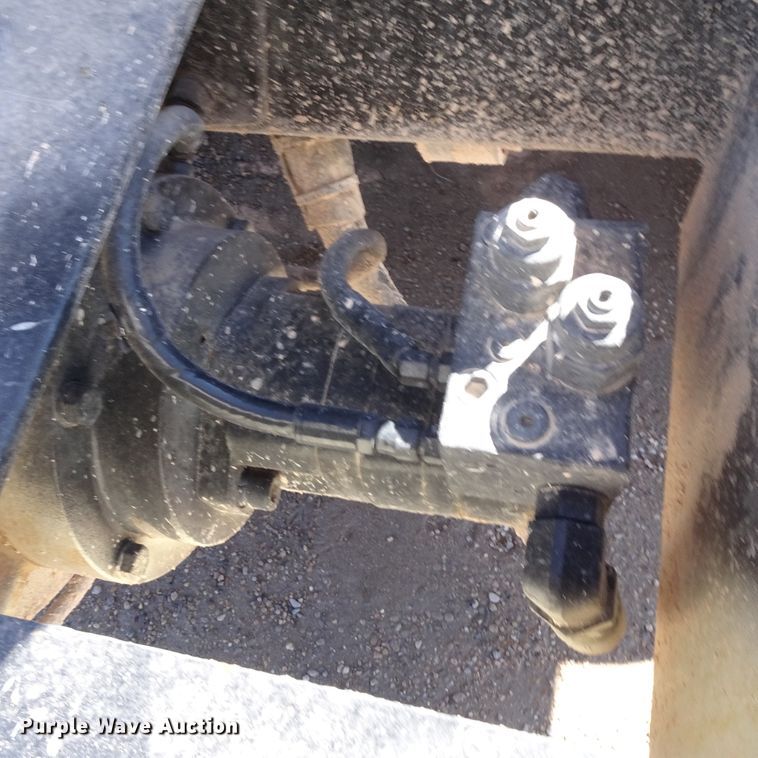 image for item GC9178 2006 International 7300 digger derrick truck