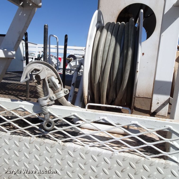 image for item GC9178 2006 International 7300 digger derrick truck