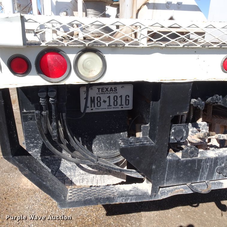 image for item GC9178 2006 International 7300 digger derrick truck