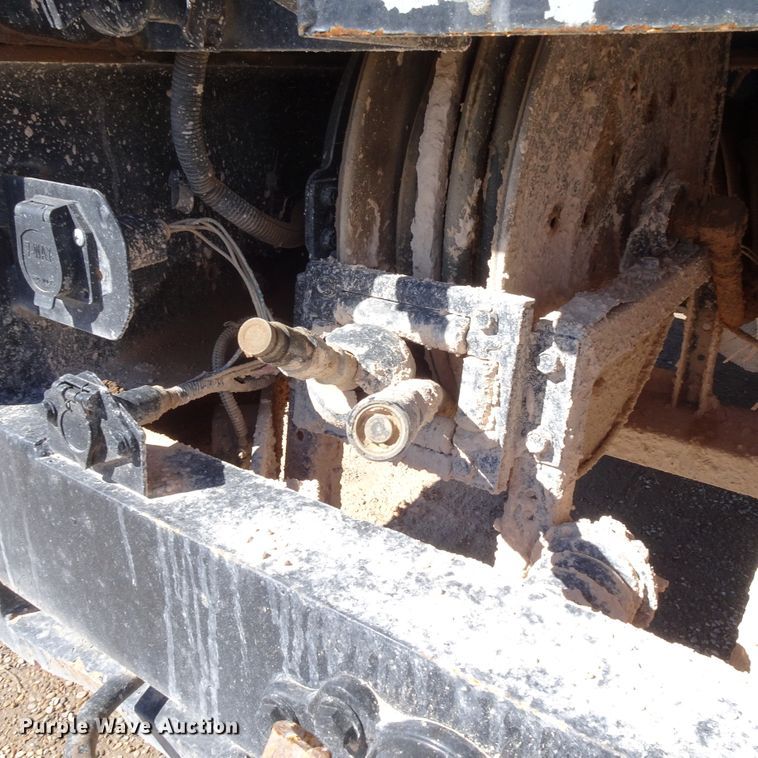 image for item GC9178 2006 International 7300 digger derrick truck