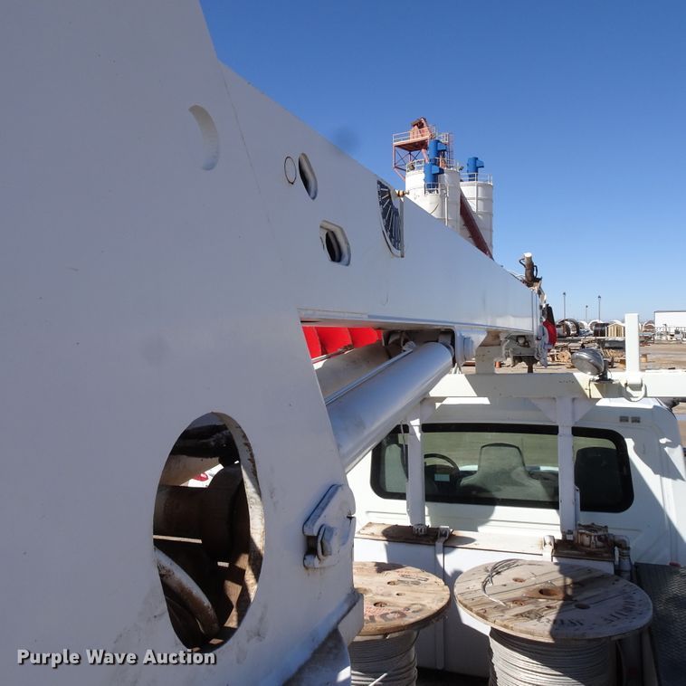 image for item GC9178 2006 International 7300 digger derrick truck