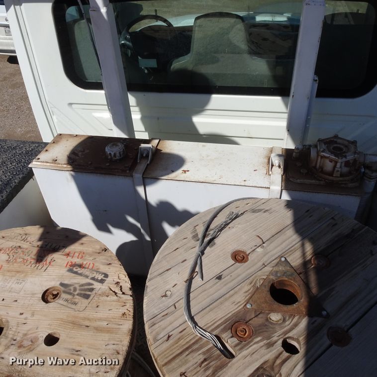 image for item GC9178 2006 International 7300 digger derrick truck