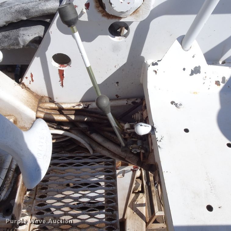 image for item GC9178 2006 International 7300 digger derrick truck