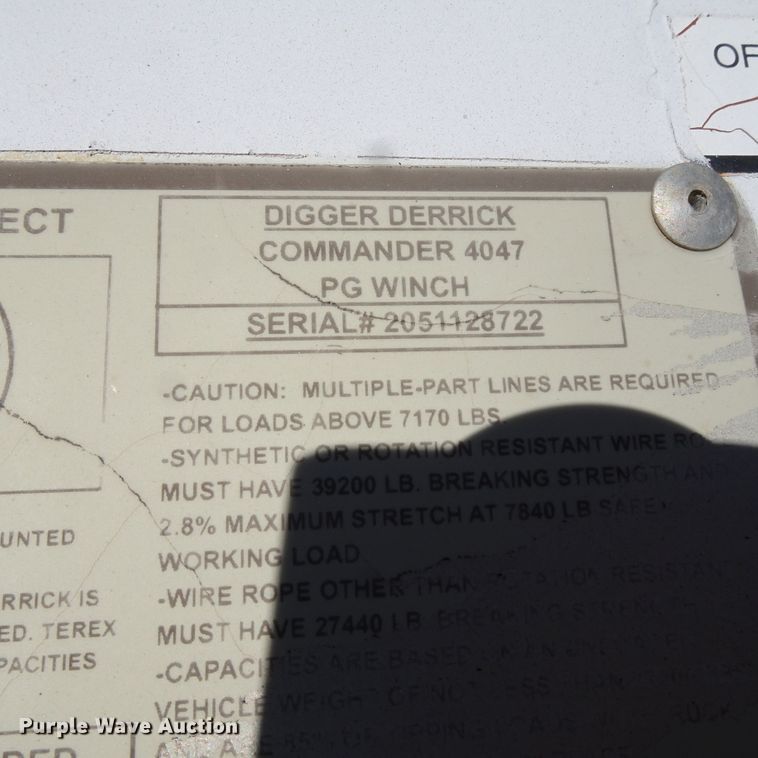 image for item GC9178 2006 International 7300 digger derrick truck