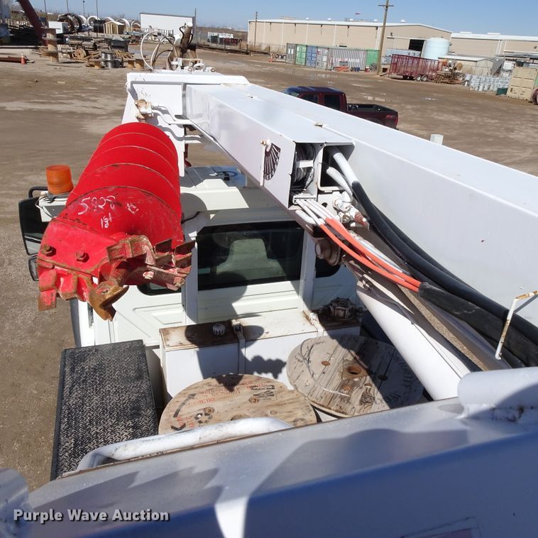 image for item GC9178 2006 International 7300 digger derrick truck