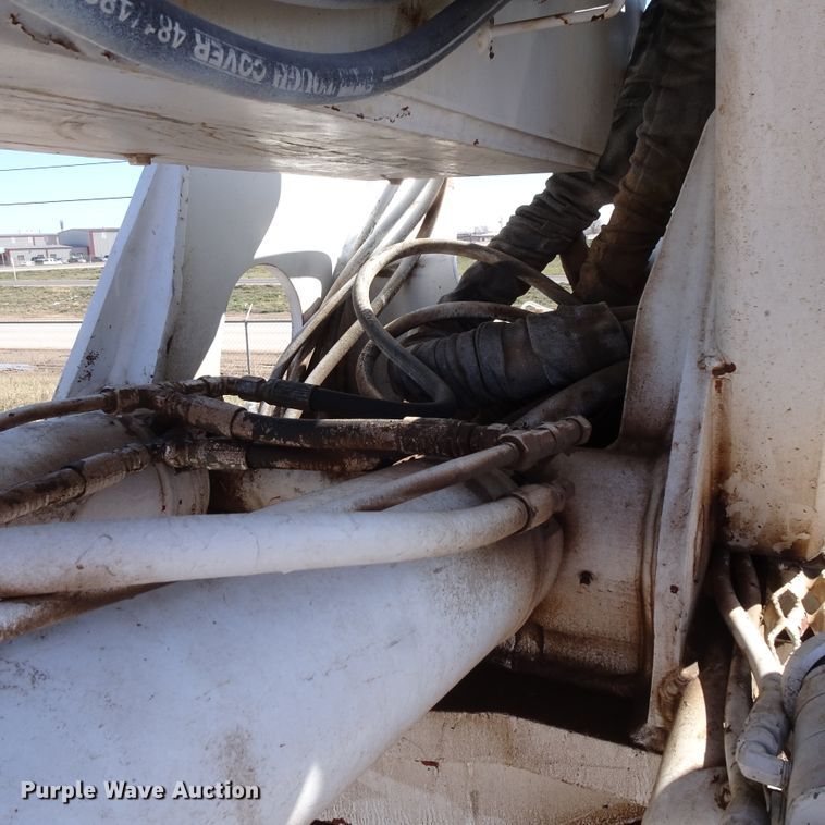 image for item GC9178 2006 International 7300 digger derrick truck