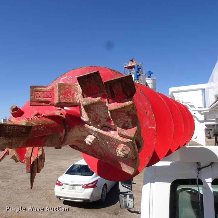 image for item GC9178 2006 International 7300 digger derrick truck