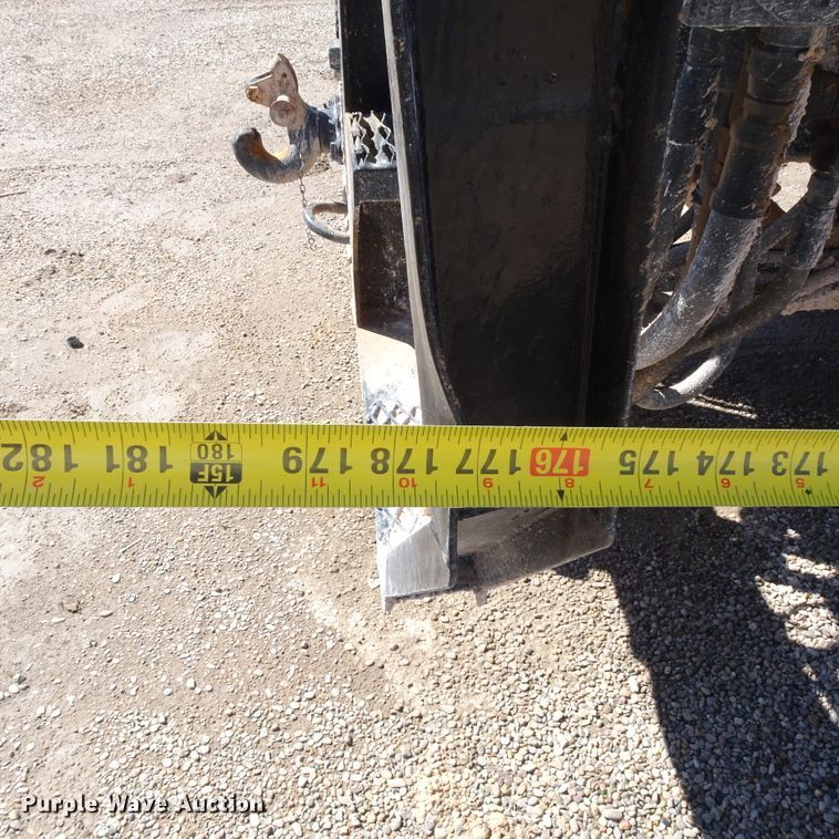 image for item GC9178 2006 International 7300 digger derrick truck