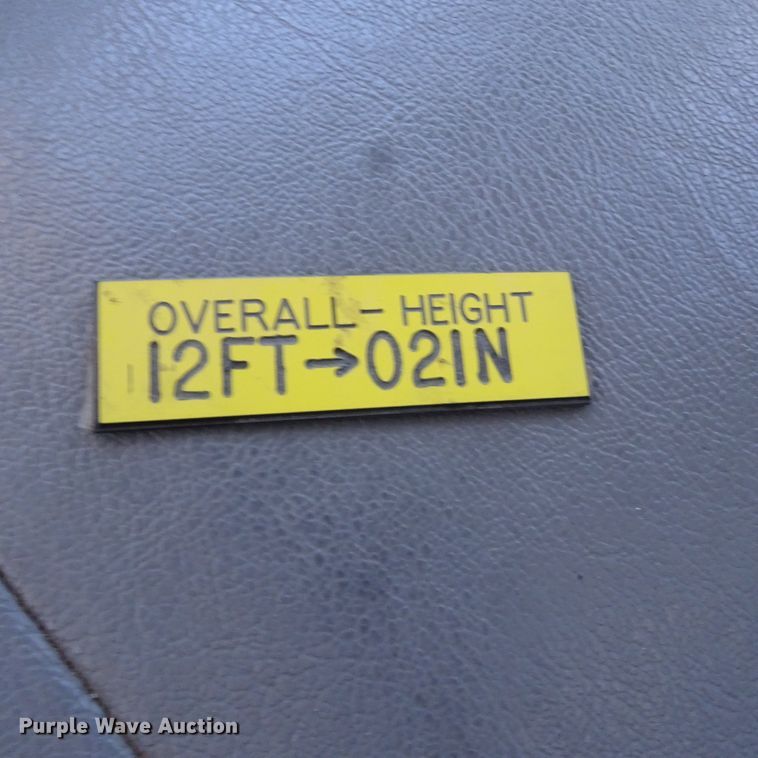 image for item GC9178 2006 International 7300 digger derrick truck