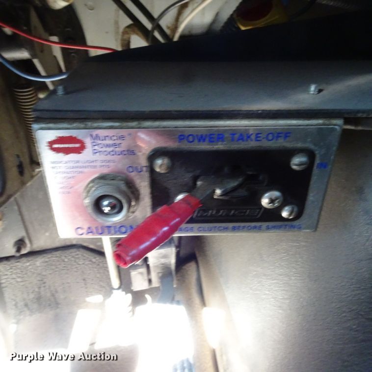 image for item GC9178 2006 International 7300 digger derrick truck