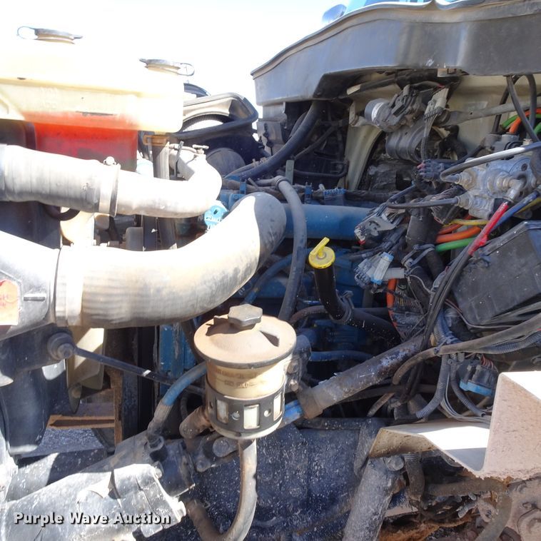 image for item GC9178 2006 International 7300 digger derrick truck