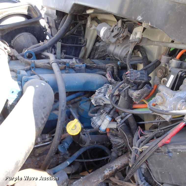 image for item GC9178 2006 International 7300 digger derrick truck