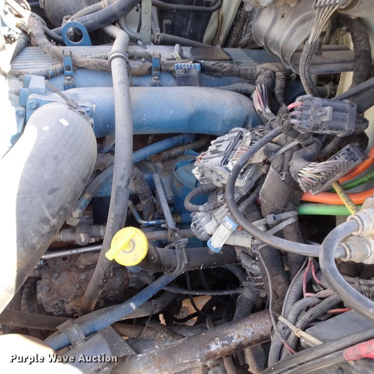 image for item GC9178 2006 International 7300 digger derrick truck