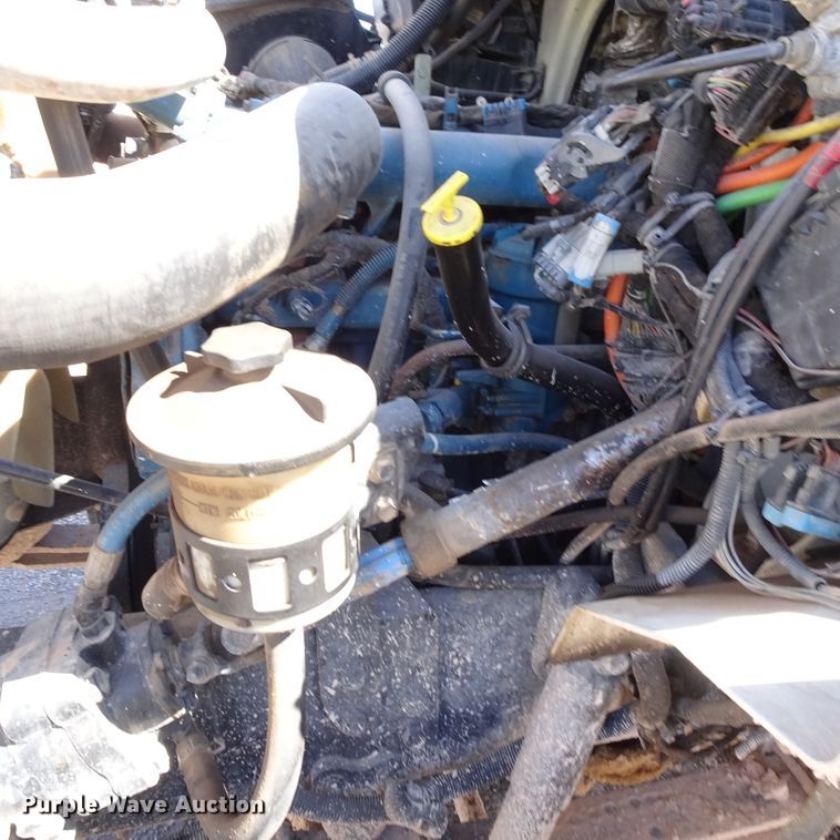 image for item GC9178 2006 International 7300 digger derrick truck