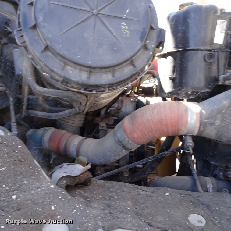 image for item GC9178 2006 International 7300 digger derrick truck