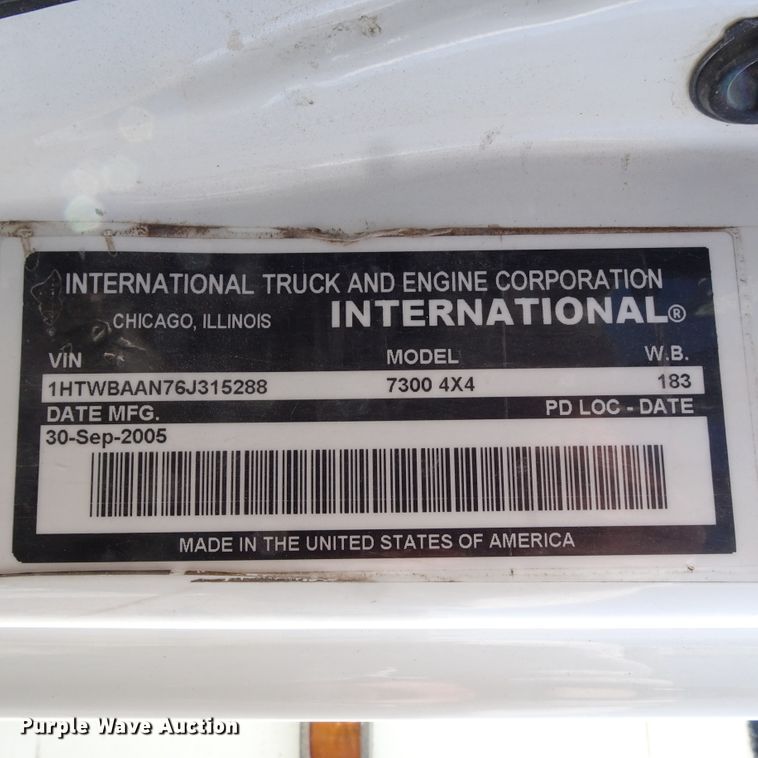 image for item GC9178 2006 International 7300 digger derrick truck