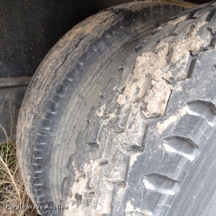 image for item GC9183 2008 Apache equipment trailer