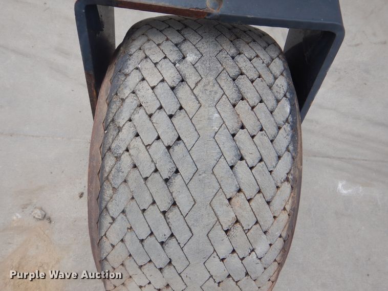 image for item GD9178 2009 Bobcat skid steer box blade