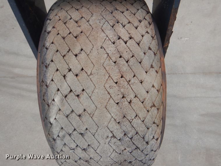 image for item GD9178 2009 Bobcat skid steer box blade