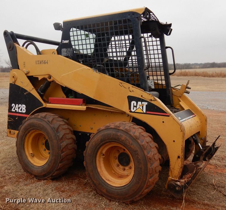 image for item GE9046 2004 Caterpillar 242B skid steer