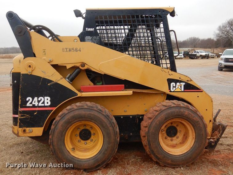 image for item GE9046 2004 Caterpillar 242B skid steer