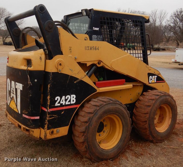 image for item GE9046 2004 Caterpillar 242B skid steer