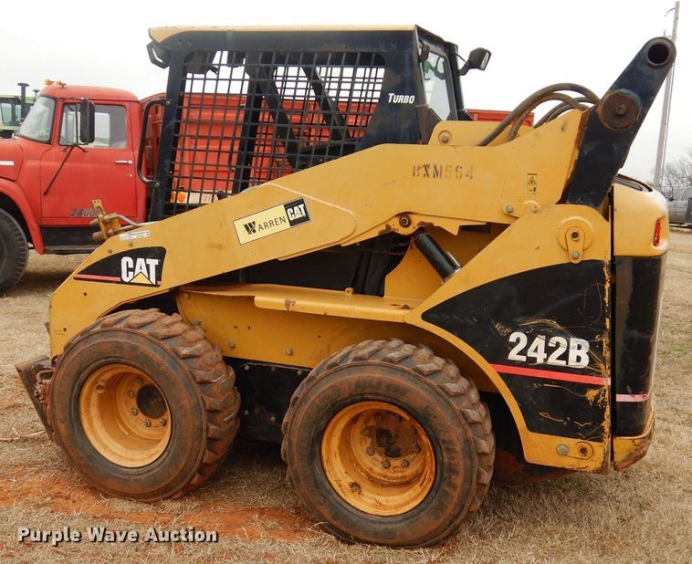 image for item GE9046 2004 Caterpillar 242B skid steer