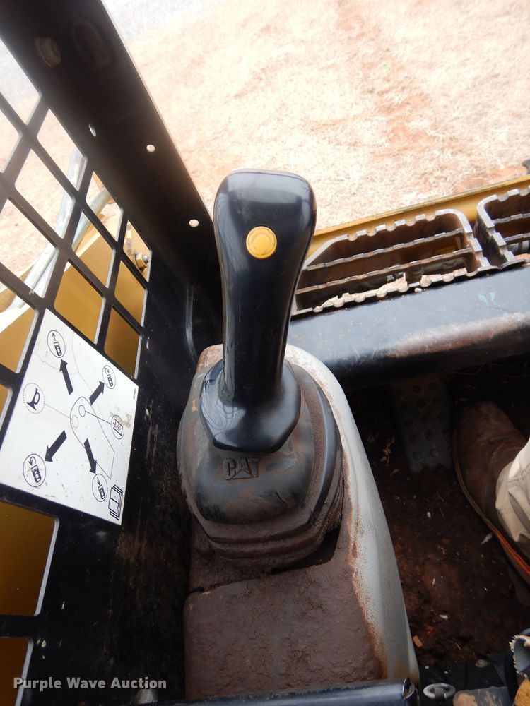 image for item GE9046 2004 Caterpillar 242B skid steer