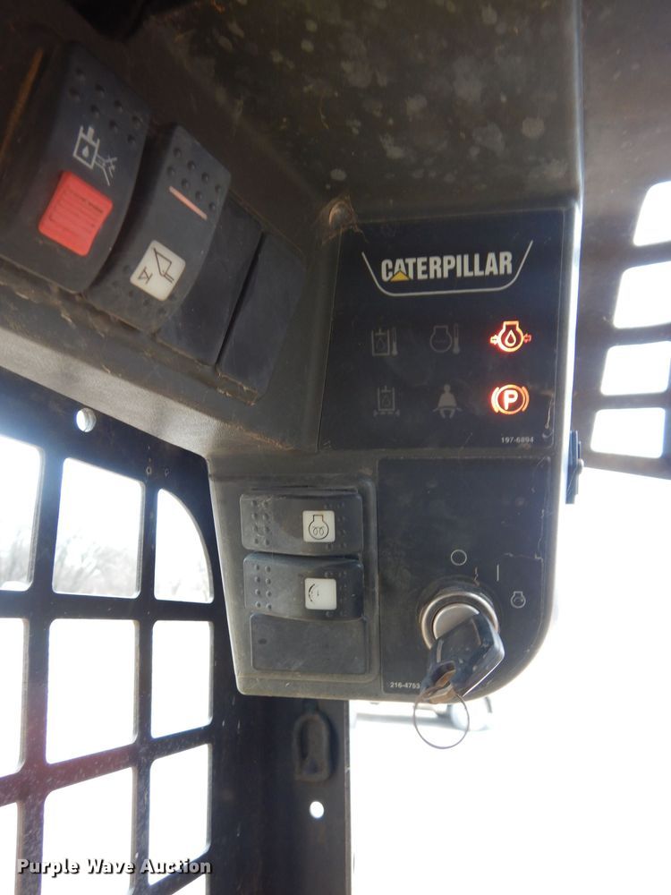 image for item GE9046 2004 Caterpillar 242B skid steer