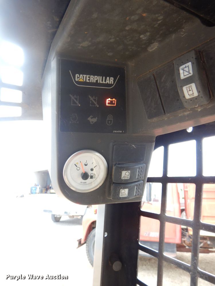 image for item GE9046 2004 Caterpillar 242B skid steer