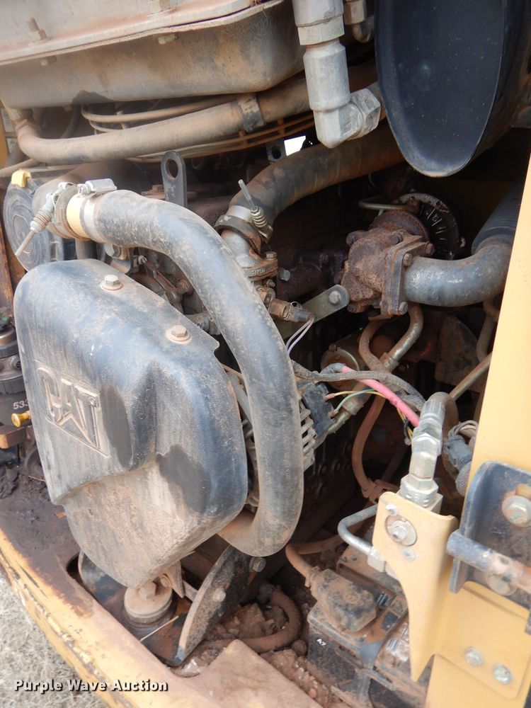 image for item GE9046 2004 Caterpillar 242B skid steer