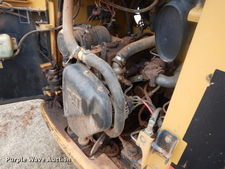 image for item GE9046 2004 Caterpillar 242B skid steer