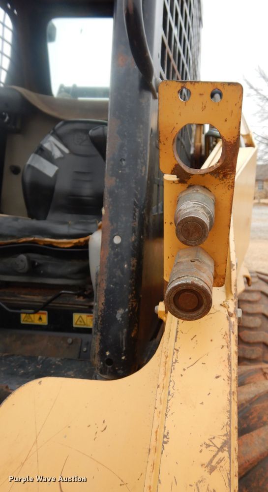 image for item GE9046 2004 Caterpillar 242B skid steer