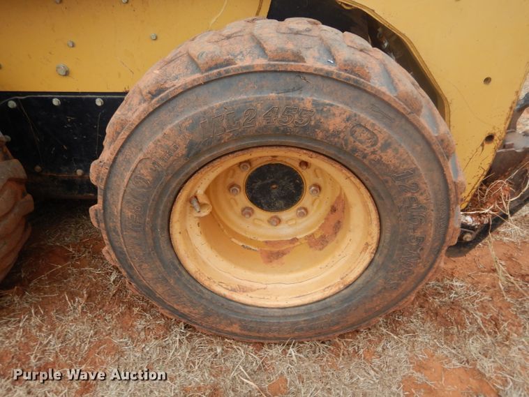 image for item GE9046 2004 Caterpillar 242B skid steer