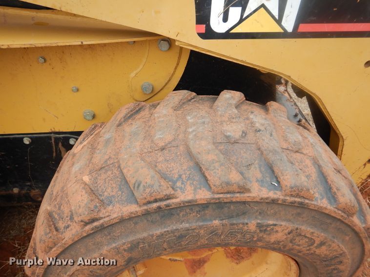 image for item GE9046 2004 Caterpillar 242B skid steer