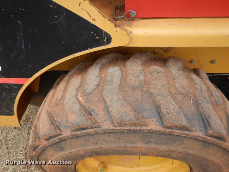 image for item GE9046 2004 Caterpillar 242B skid steer