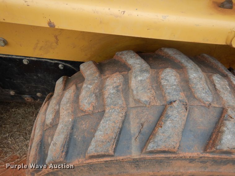 image for item GE9046 2004 Caterpillar 242B skid steer