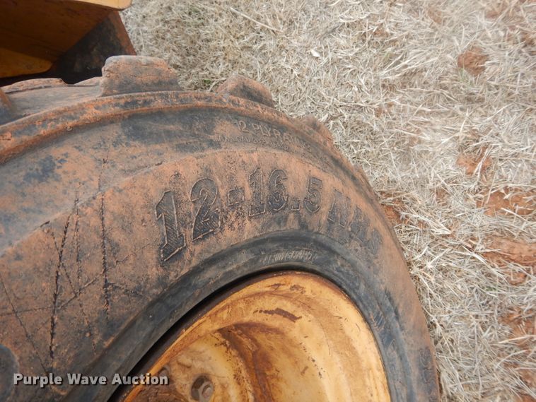 image for item GE9046 2004 Caterpillar 242B skid steer