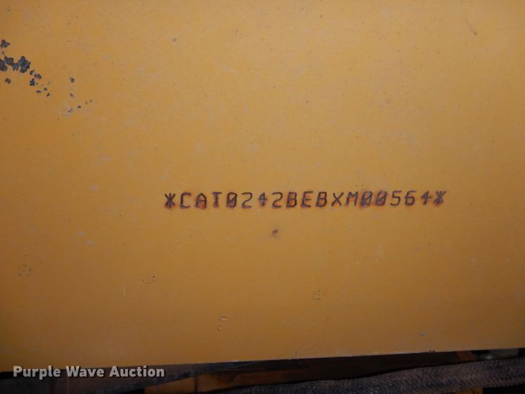 image for item GE9046 2004 Caterpillar 242B skid steer