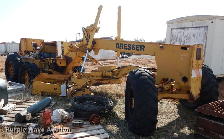 image for item GE9160 Dresser motor grader