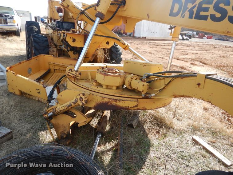 image for item GE9160 Dresser motor grader