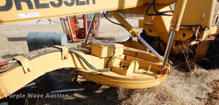 image for item GE9160 Dresser motor grader